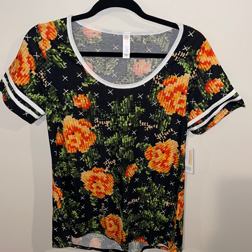 Lularoe Classic t knit top size small